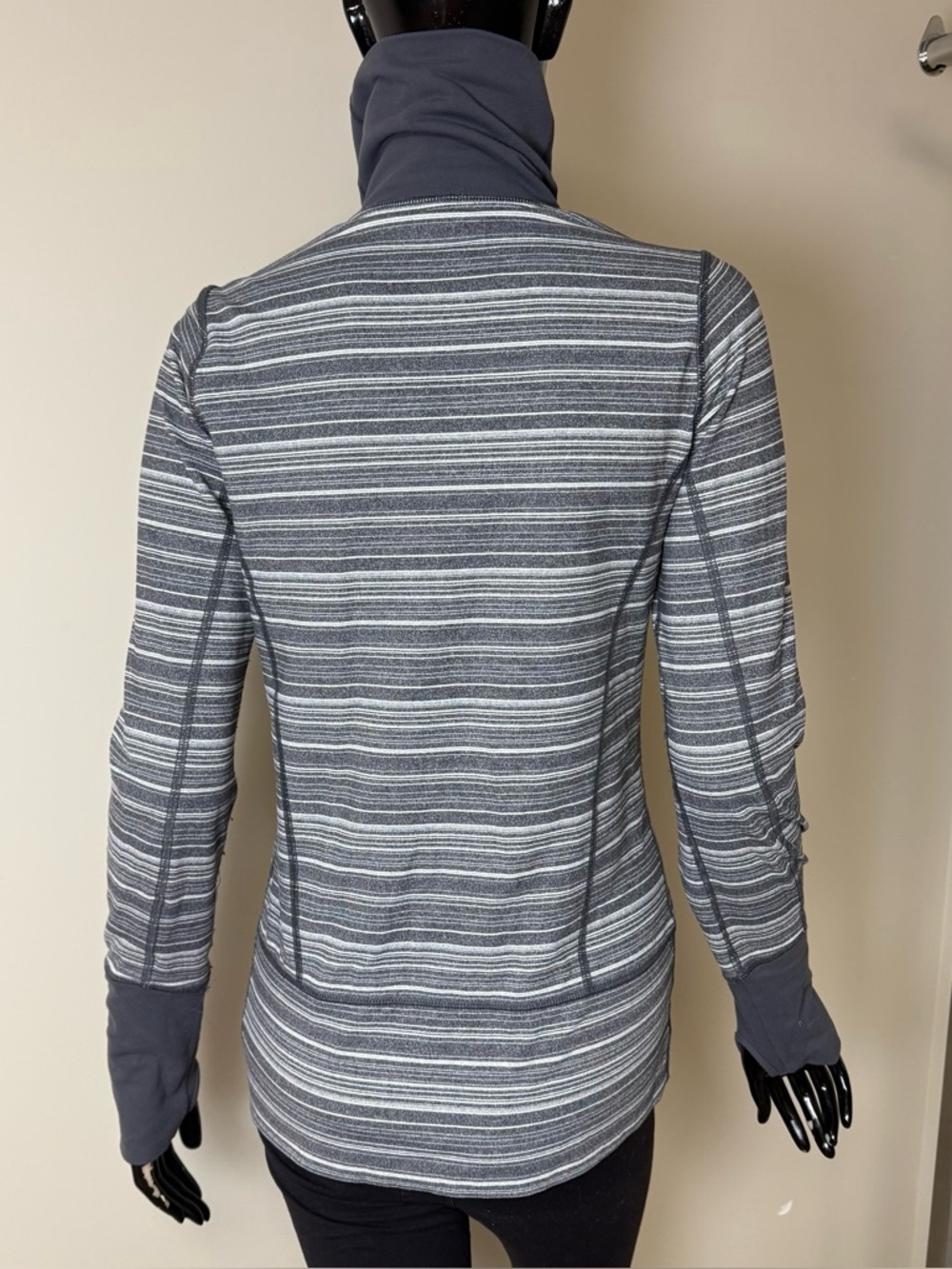 Lululemon Stride Jacket Sz 4 Heathered Grey Full Zip Jacket Thumbholes Slim Fit - Picture 2 of 5